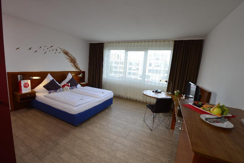 Michel Hotel Frankfurt Airport Rüsselsheim Exterior foto